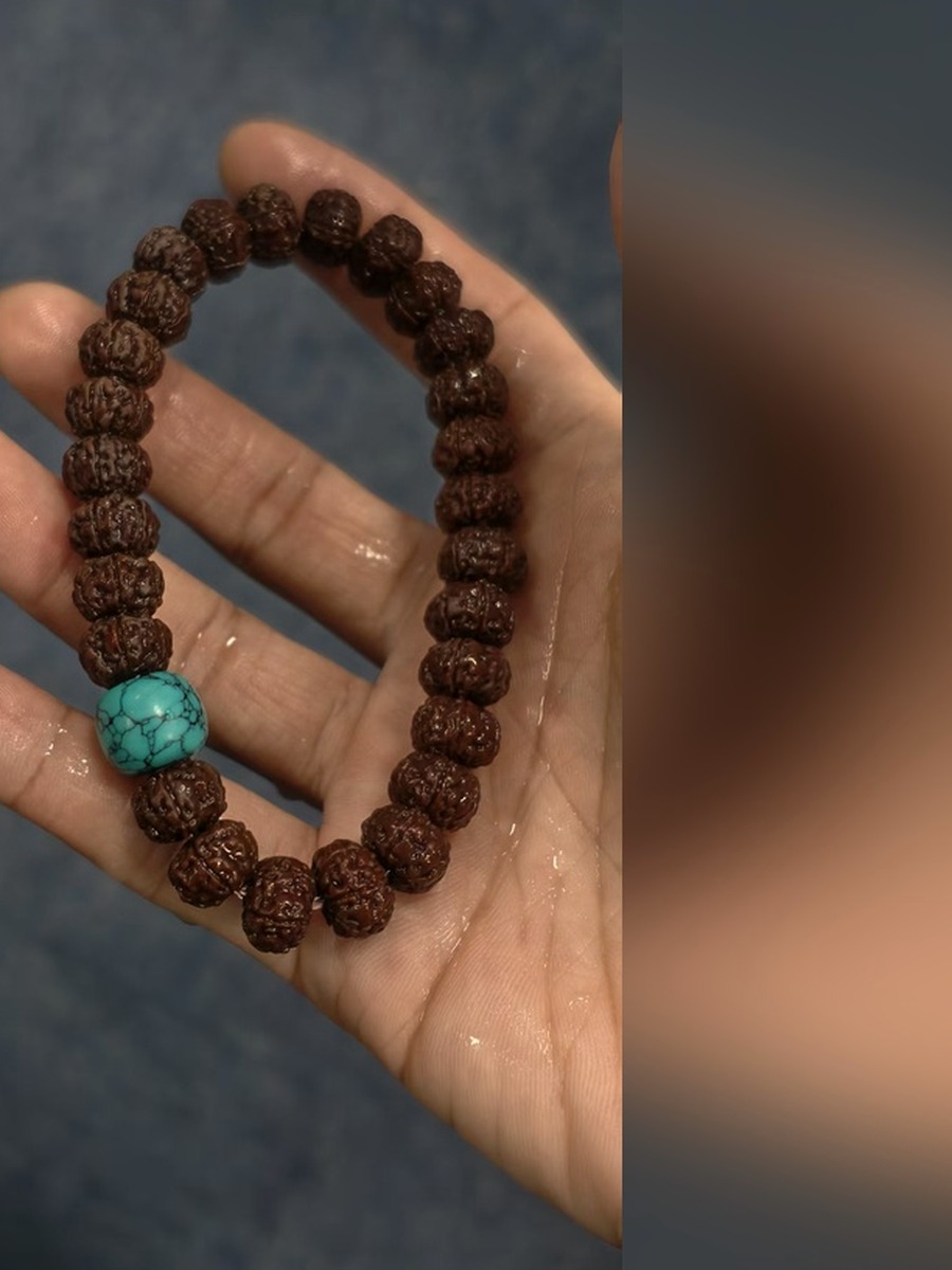树王六瓣小金刚下水实拍：整串浸水后走色变深，泛黄的珠子在下水这一步被挑出